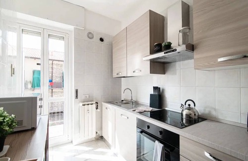 Como Apartment | Top-Rated Suite with Private Parking in Beautiful Como