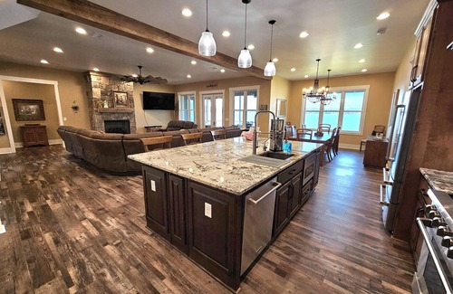Jacksons' Gap House | Sunset Crest: Ocean View & Kitchen, Rated 10/10 by Guests