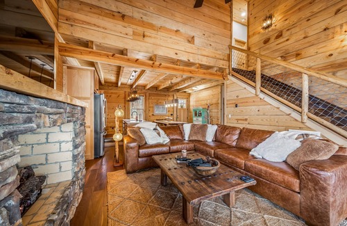 Rising Fawn Cabin | Scenic Mountain Views & Pet-Friendly Cabin Retreat