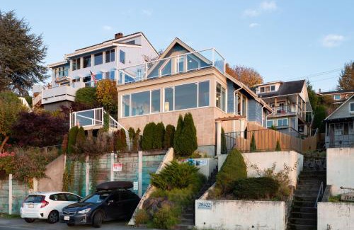 Redondo House | Unforgettable Sunsets at 3BR Home Over Puget Sound