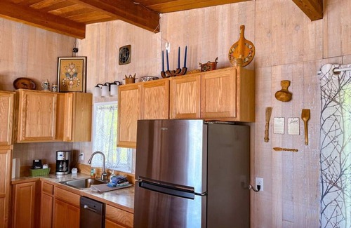 Lummi Island House | Serene Beach House: Oceanfront Views & Cozy Comfort