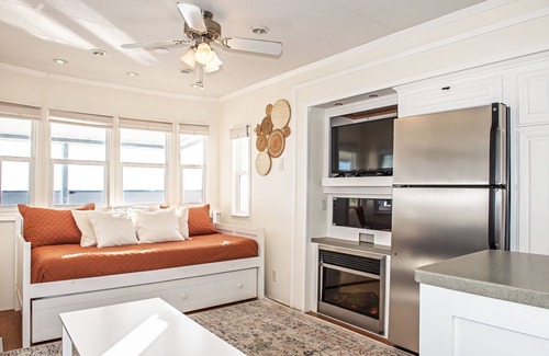 Sandbridge Cottage | Oceanfront RV Cottage at Sunset View in Sandbridge Beach