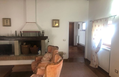 Pieve Santo Stefano Apartment | Discover the Amazing Tower: Pet-Friendly with Breakfast