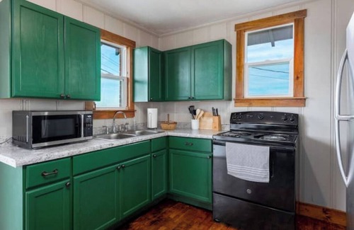Branson House | Amazing View! 1950's Charm! Historic Branson Overlook!