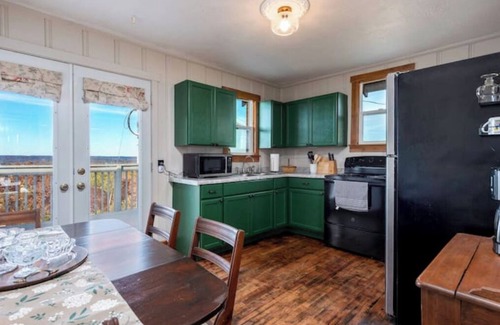 Branson House | Amazing View! 1950's Charm! Historic Branson Overlook!