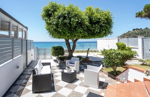 Santa Maria Villa | Oceanfront Beach Villa with Incredible Views - 4 Star Rated