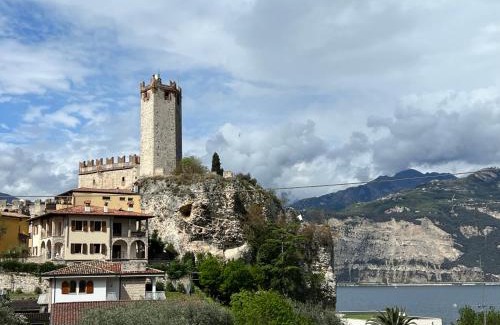 Malcesine Old Town Apartment | Scenic Retreat with Breathtaking Views - 4-Star Hotel
