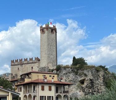 Malcesine Old Town Apartment | Scenic Retreat with Breathtaking Views - 4-Star Hotel