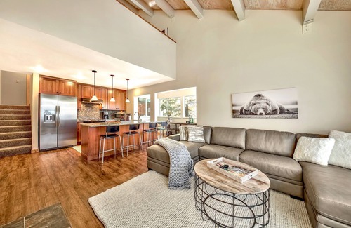 Truckee Condo | Unforgettable Views at Updated Tahoe Donner Cabin/Condo