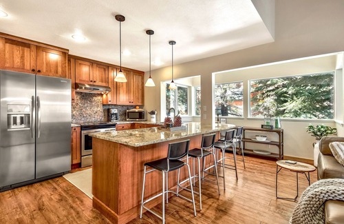 Truckee Condo | Unforgettable Views at Updated Tahoe Donner Cabin/Condo