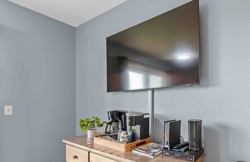 Long Beach Apartment | Scenic Studio with Ocean View, Steps from Town - 9.8 Rated