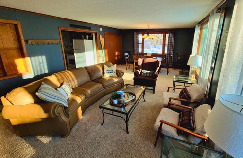 Lake Tomahawk Condo | Scenic 2 BR Condo with Dock Slip by Lake Tomahawk