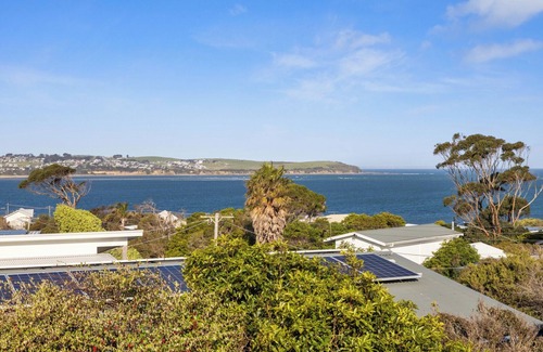 Cape Woolamai House | Scenic Retreat - 3 Story Home with Pool and Breakfast