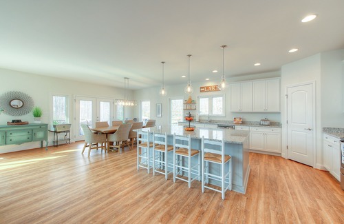 Mineral House | Unforgettable Waterfront Retreat with Private Beach Access
