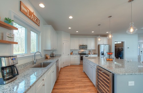 Mineral House | Unforgettable Waterfront Retreat with Private Beach Access