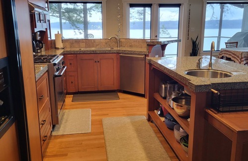 Camano Island House | Unforgettable Ocean Views with Whale Watching Experience