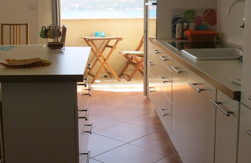 Topla Apartment | Stunning Views Apartment with Pool, 5 Min to Beach