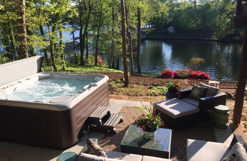 Bracey House | Dragonfly Retreat: Breathtaking Views & Endless Lake Fun