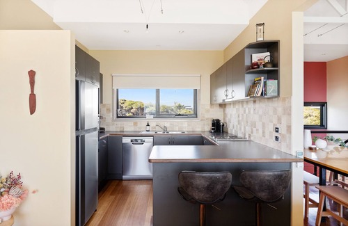 Surf Beach House | Unforgettable Ocean Views at Ready Set Stay Hotel