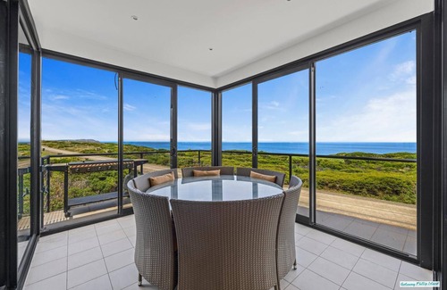 Surf Beach House | Unforgettable Ocean Views at Ready Set Stay Hotel