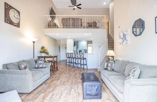 Kaiser Condo | Unforgettable Balcony Views & Gated Pool Oasis