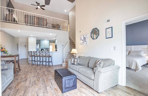 Kaiser Condo | Unforgettable Balcony Views & Gated Pool Oasis