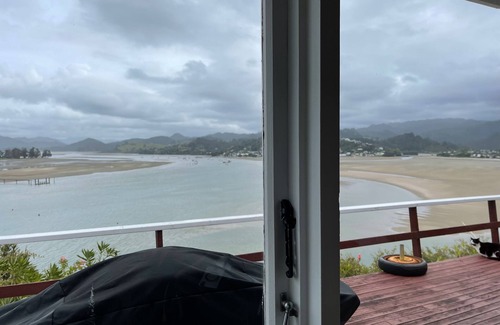 Tairua Cottage | Stunning Oceanfront Escape with Breathtaking Views