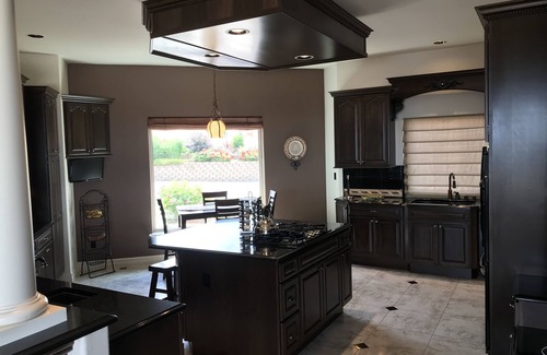 Tri-Cities House | Unforgettable Views in Wine Country with Premier Amenities