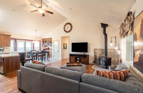 Julian House | Unforgettable Views and Games - Pet Friendly Retreat