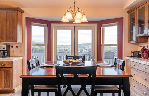 Julian House | Unforgettable Views and Games - Pet Friendly Retreat