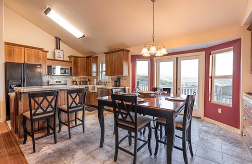 Julian House | Unforgettable Views and Games - Pet Friendly Retreat