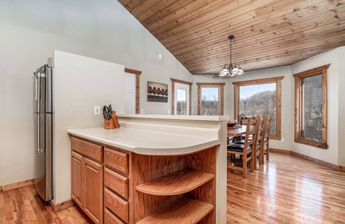 The Galena Territory House | Experience Cogan Valley: Hot Tub, Pool Table & Ocean Views