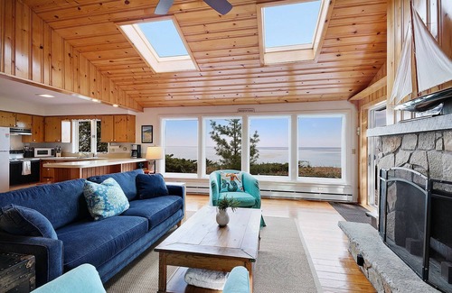 Sturgeon Bay Cottage | Unforgettable Lake Michigan Views with Pool & Family Amenities