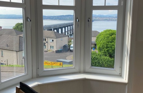 Wormit Apartment | Scenic River Tay Views, Pet Friendly & Near St Andrews
