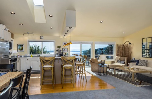 Camano Island House | Breathtaking Views & Family-Friendly Amenities Await You