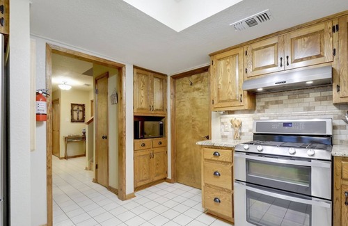 Dripping Springs House | Remarkable Ocean Views and Top-Rated Family Amenities