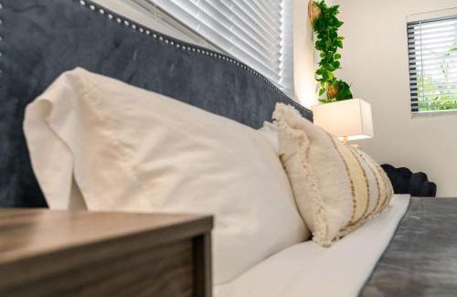 North Miami Beach Villa | Elegant Villa at Highland Lakes Boulevard - Guest Rated 10/10