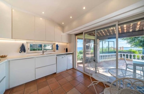Vallauris Villa | Stunning Villa with Oceanfront Views in Cannes Californie