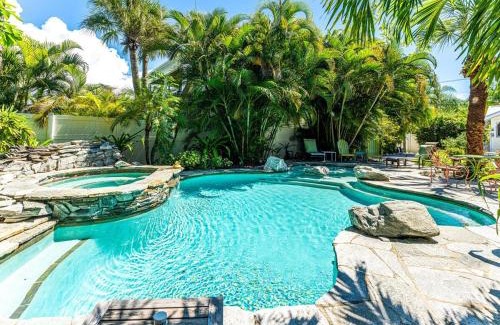 Longbeach Village House | Cozy Village Cottage Steps from Whitney Beach & Oceanfront Pool