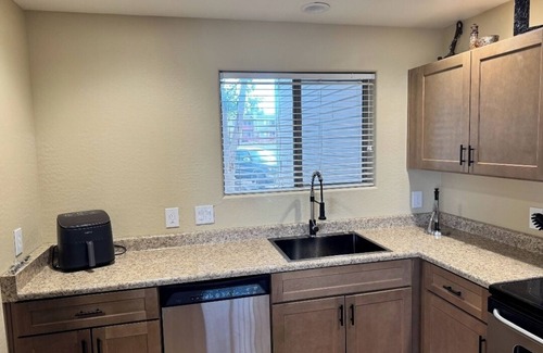 Show Low House | Unforgettable White Mountain Lake Townhome with Spa & Pool