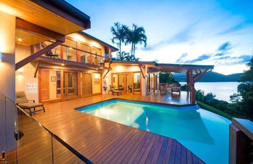 Cannonvale House | Enchanting Whitsunday Views at High Tide Resort