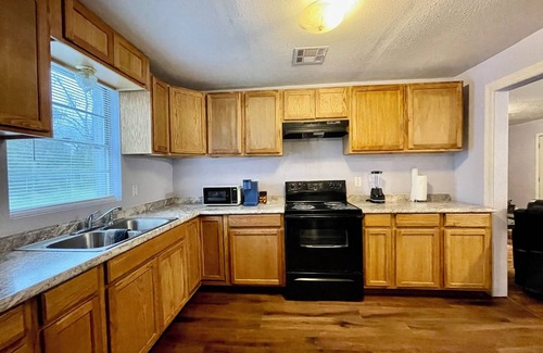Lake Charles House | Immaculate 4 Bedroom Home Near Casinos - Guest Rated 9.8