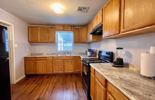 Lake Charles House | Immaculate 4 Bedroom Home Near Casinos - Guest Rated 9.8