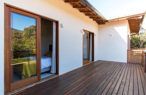 Jabaquara House | Ambar: Oceanfront Retreat with Pool and Pet-Friendly Amenities