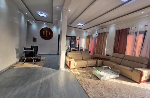 Point E Apartment | Ambassade Prestige Suite - Appartement Spacieux