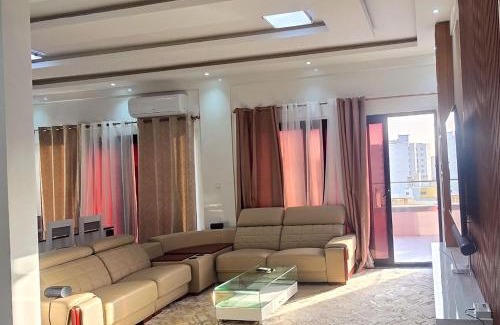 Point E Apartment | Ambassade Prestige Suite - Appartement Spacieux
