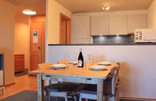 Villars-sur-Ollon Apartment | Lake View Retreat: Ambassadeur 15 with Spa & Breakfast