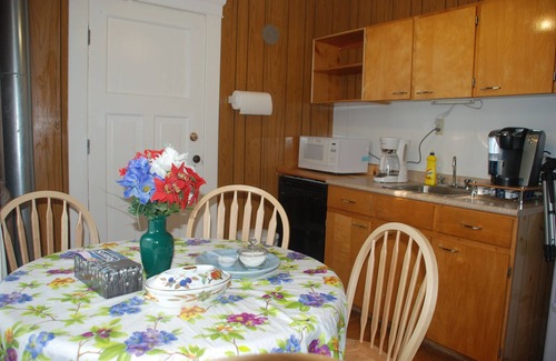 Stratford House | Premier Ambassador B & B Guest Home with Pool & Breakfast