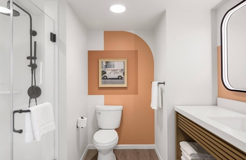 Waikiki Hotel | Discover Romer Waikiki at the Ambassador: Family-Friendly Stay