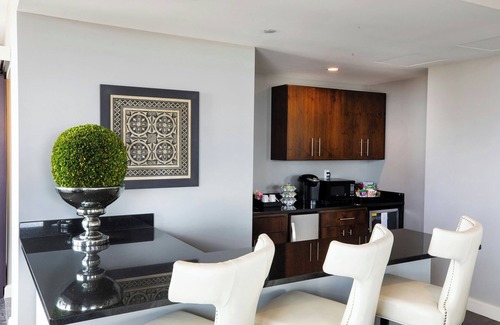 Downtown Wichita Hotel | Elegant Ambassador Hotel Wichita: 4-Star Comfort & Dining